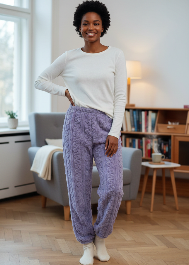Kuschel Jogginghose Lila - warme Plüschhose mit Zopfmuster - Ansicht 1
